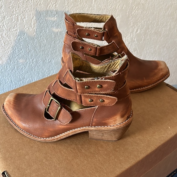 Latigo distressed Potion Anthropologie leather strapped bootie size 7.5 - Picture 3 of 11